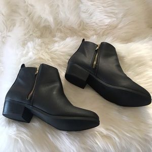Zippered booties